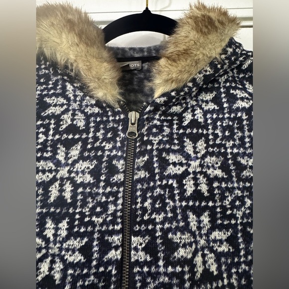 TALBOTS Knit blue and white snowflake fleece lined vest SP - Picture 2 of 6